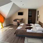 Апартаменты & Zatyshnyi Dvir Буковель