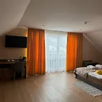 & Zatyshnyi Dvir Апартаменты *