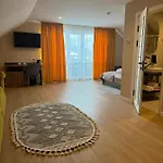 & Zatyshnyi Dvir Апартаменты