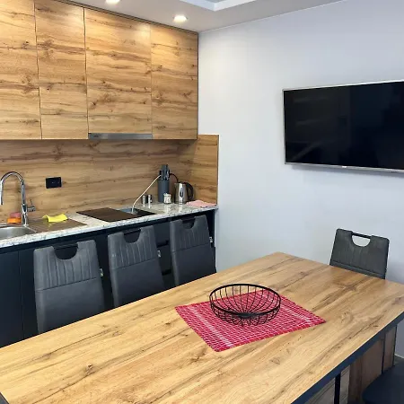 & Zatyshnyi Dvir Bukowel