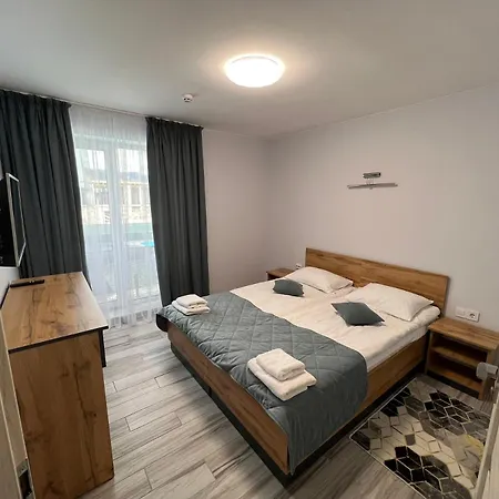 & Zatyshnyi Dvir Bukowel