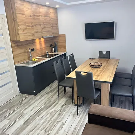 & Zatyshnyi Dvir Apartment *