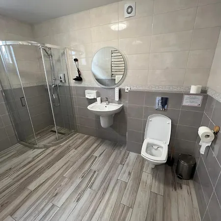 & Zatyshnyi Dvir Bukowel