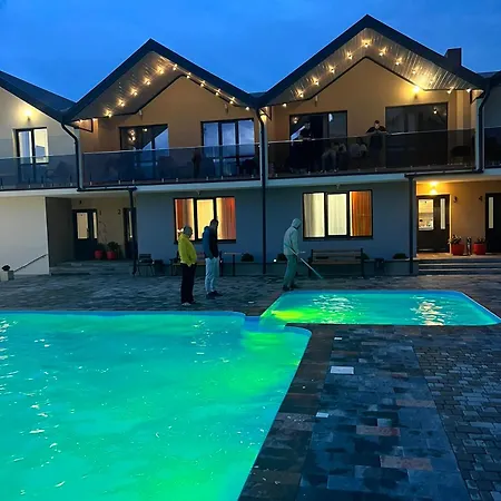 & Zatyshnyi Dvir Apartment *